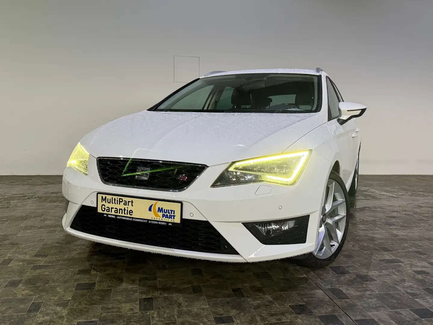 SEAT Leon 2,0D FR ST Kombi, LED, 1.Hand, Navi Weiß - 2
