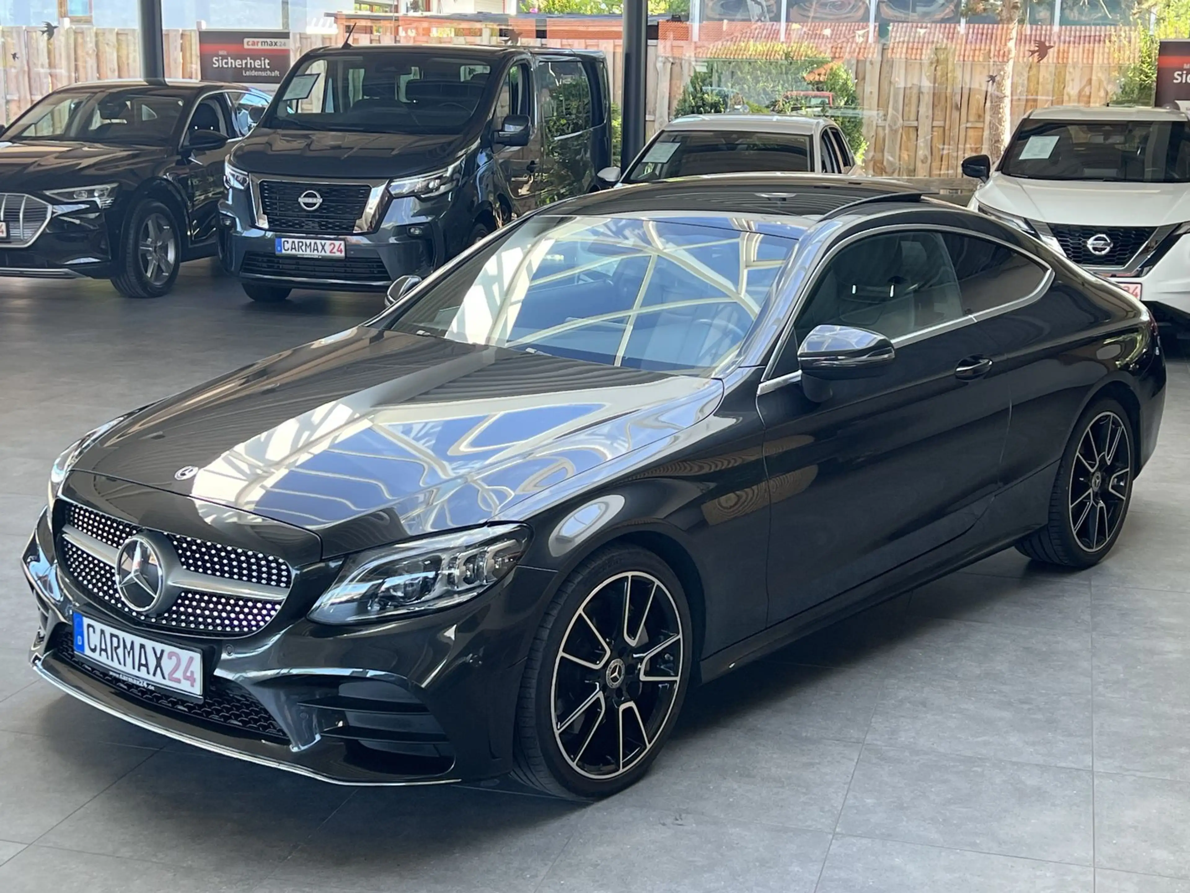 Mercedes-Benz C 300 C 300d 4Mat AMG-Line Panorama DAB StHz — photo 6