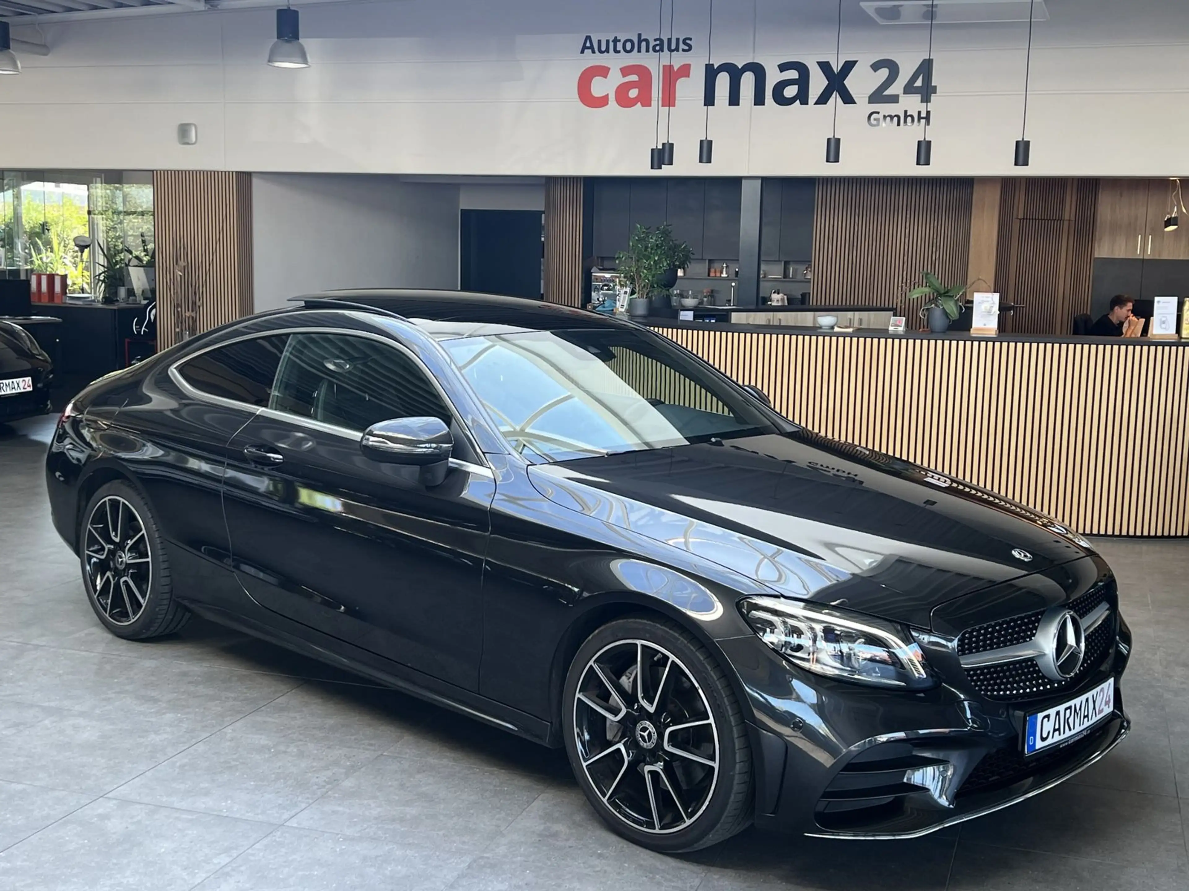 Mercedes-Benz C 300 C 300d 4Mat AMG-Line Panorama DAB StHz