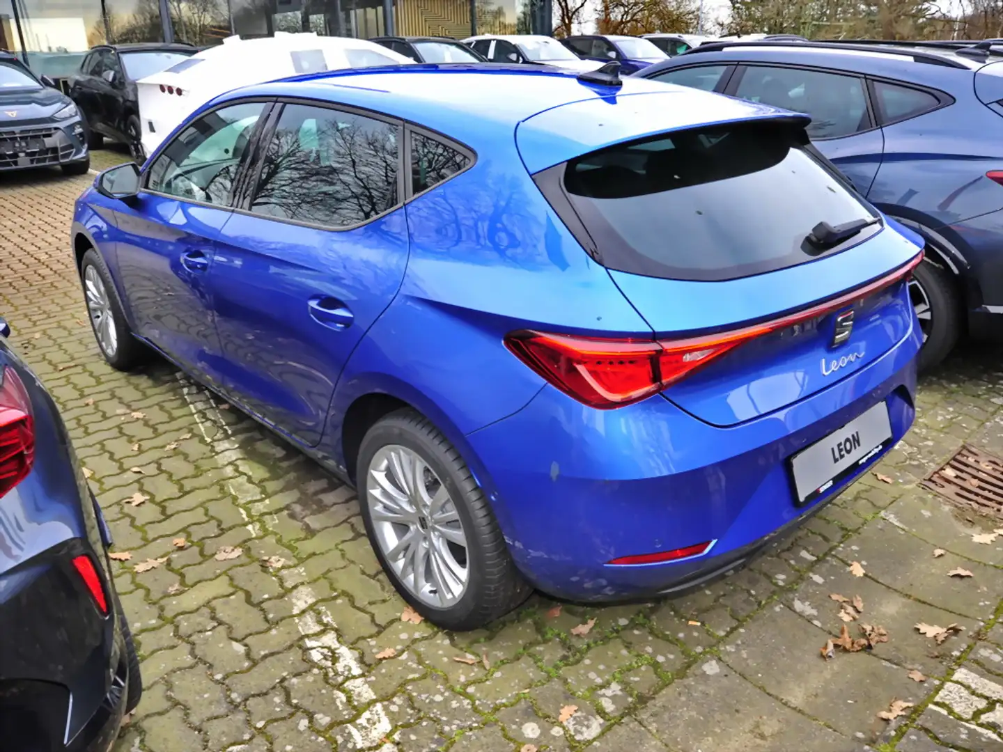 SEAT Leon 1.5 eTSI Style Edition DAB LED Blau - 2