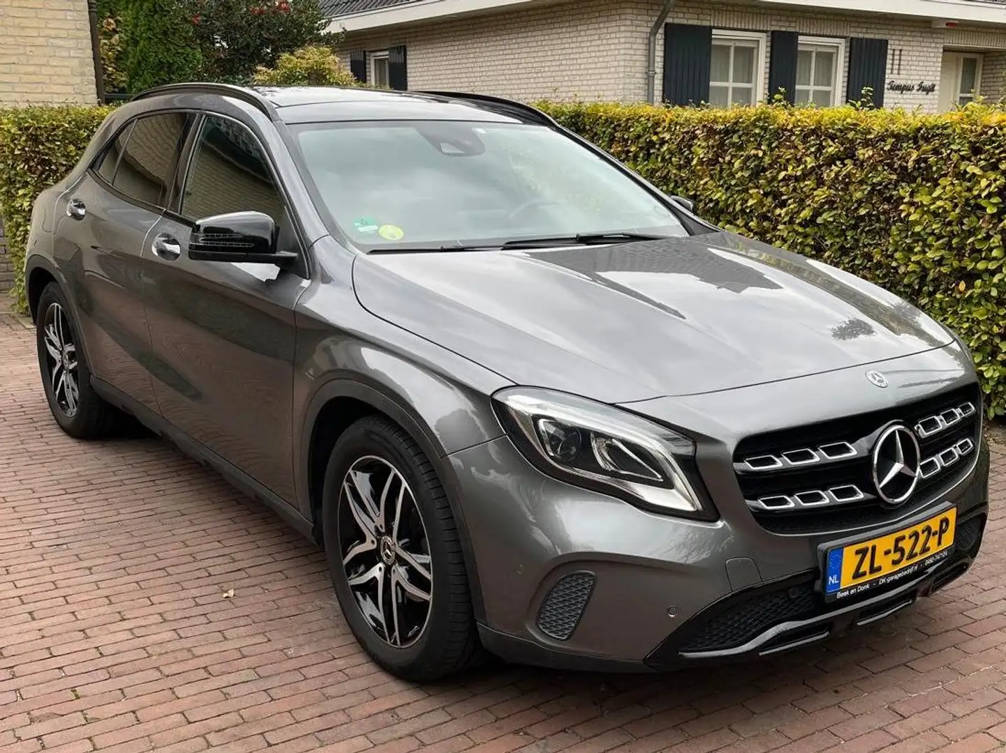 Mercedes-Benz GLA 220 GLA 220 d 4M autom. Grijs - 1