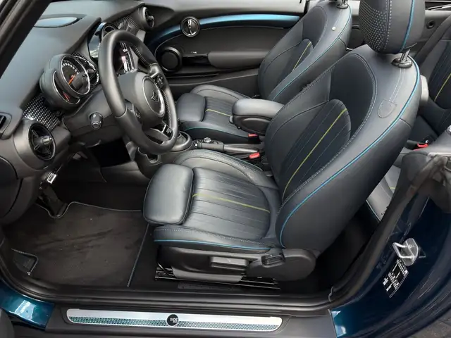 Mini Convertible view 10