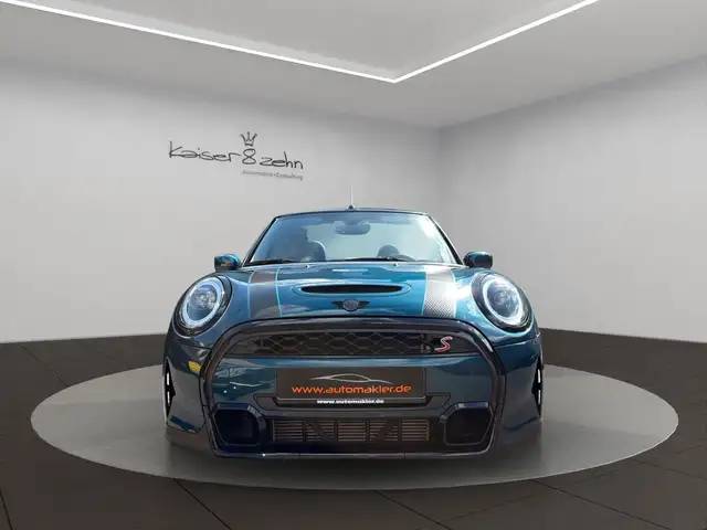 Mini Convertible view 4