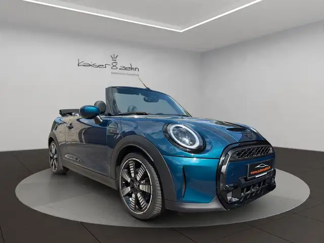 Mini Convertible view 3