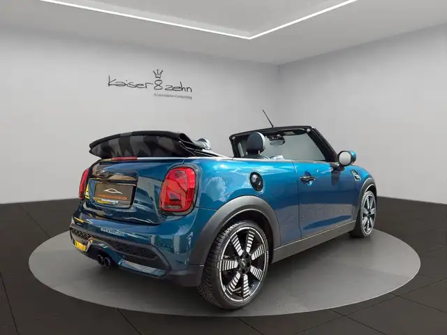 Mini Convertible view 8
