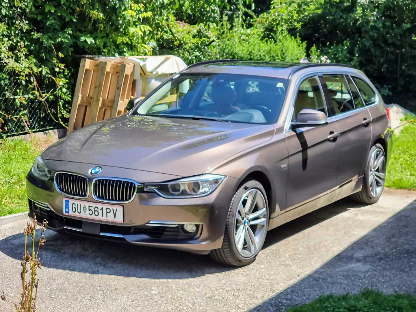 BMW 330 330d xDrive Touring Aut. brončana - 1