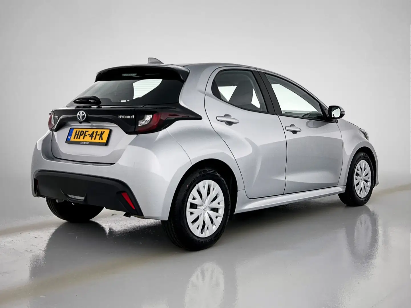 Toyota Yaris 1.5 Hybrid Active Limited Gris - 2