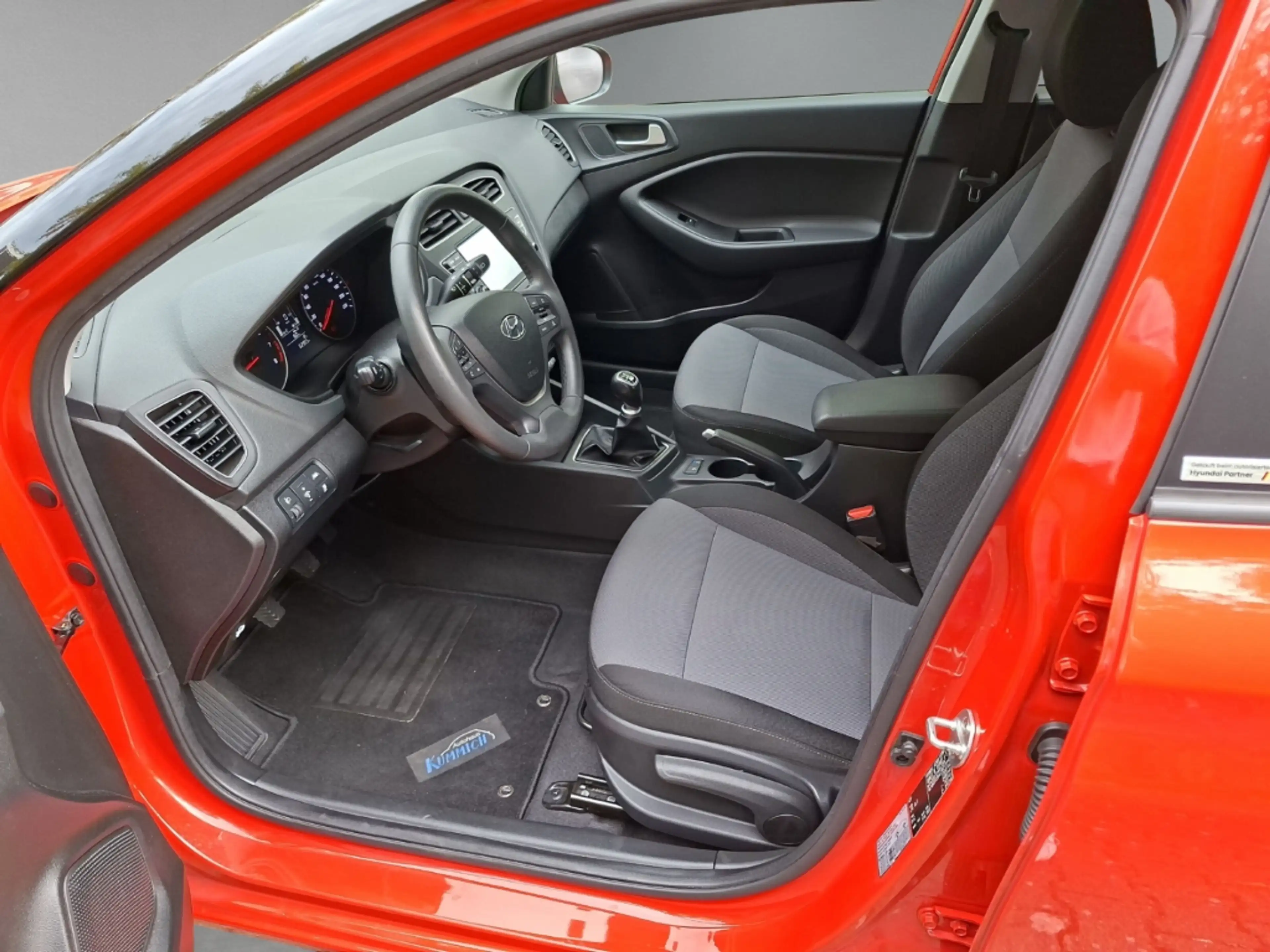 Hyundai i20 Advantage + Navi Apple CarPlay Android Auto Klimaa — photo 10