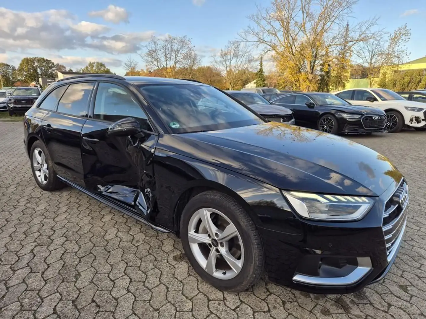 Audi A4 Avant 40 TFSI S-tronic advanced Navi LED AHK Schwarz - 1