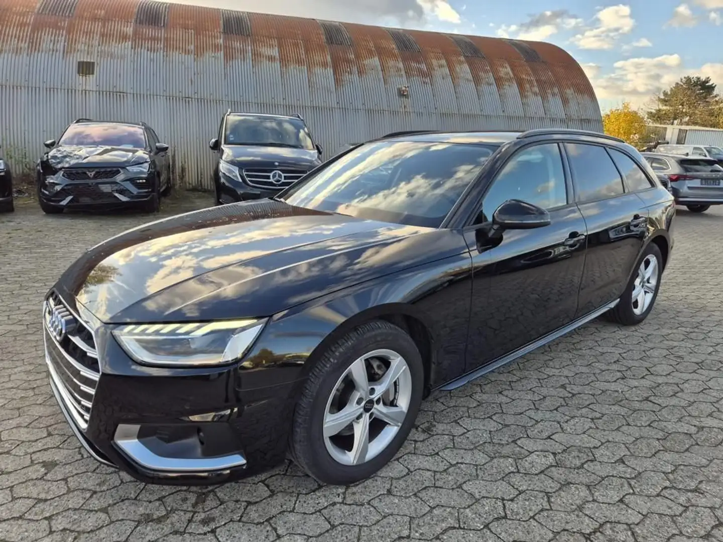 Audi A4 Avant 40 TFSI S-tronic advanced Navi LED AHK Schwarz - 2