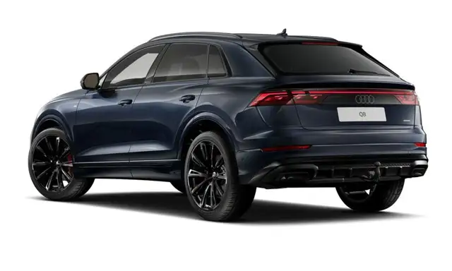 Audi Q8 view 4