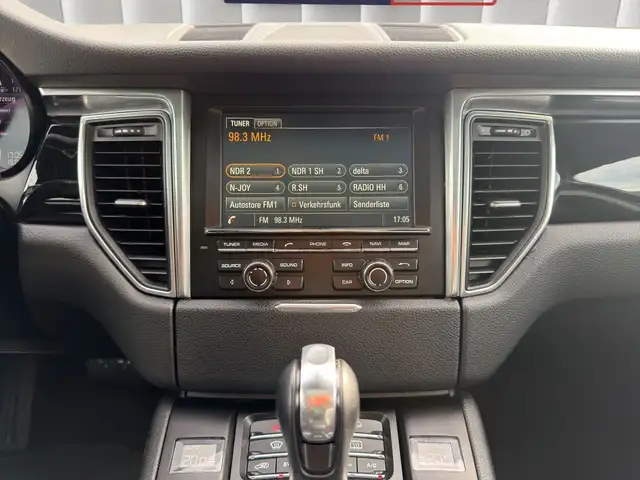 Porsche Macan view 14