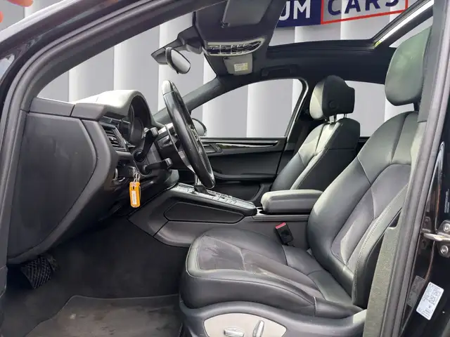 Porsche Macan view 10