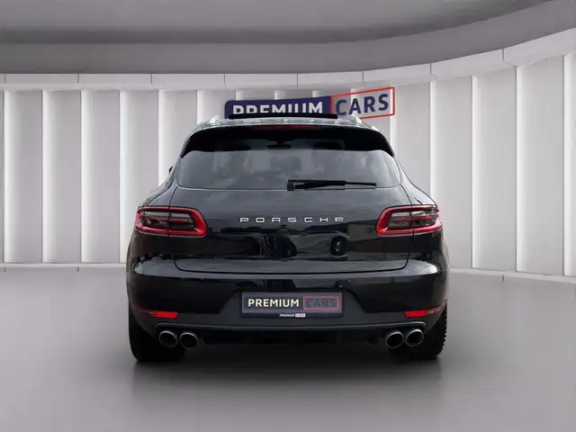 Porsche Macan view 4