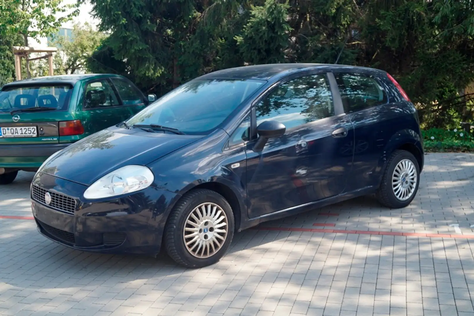 Fiat Grande Punto 1.2 8V Active Blau - 1