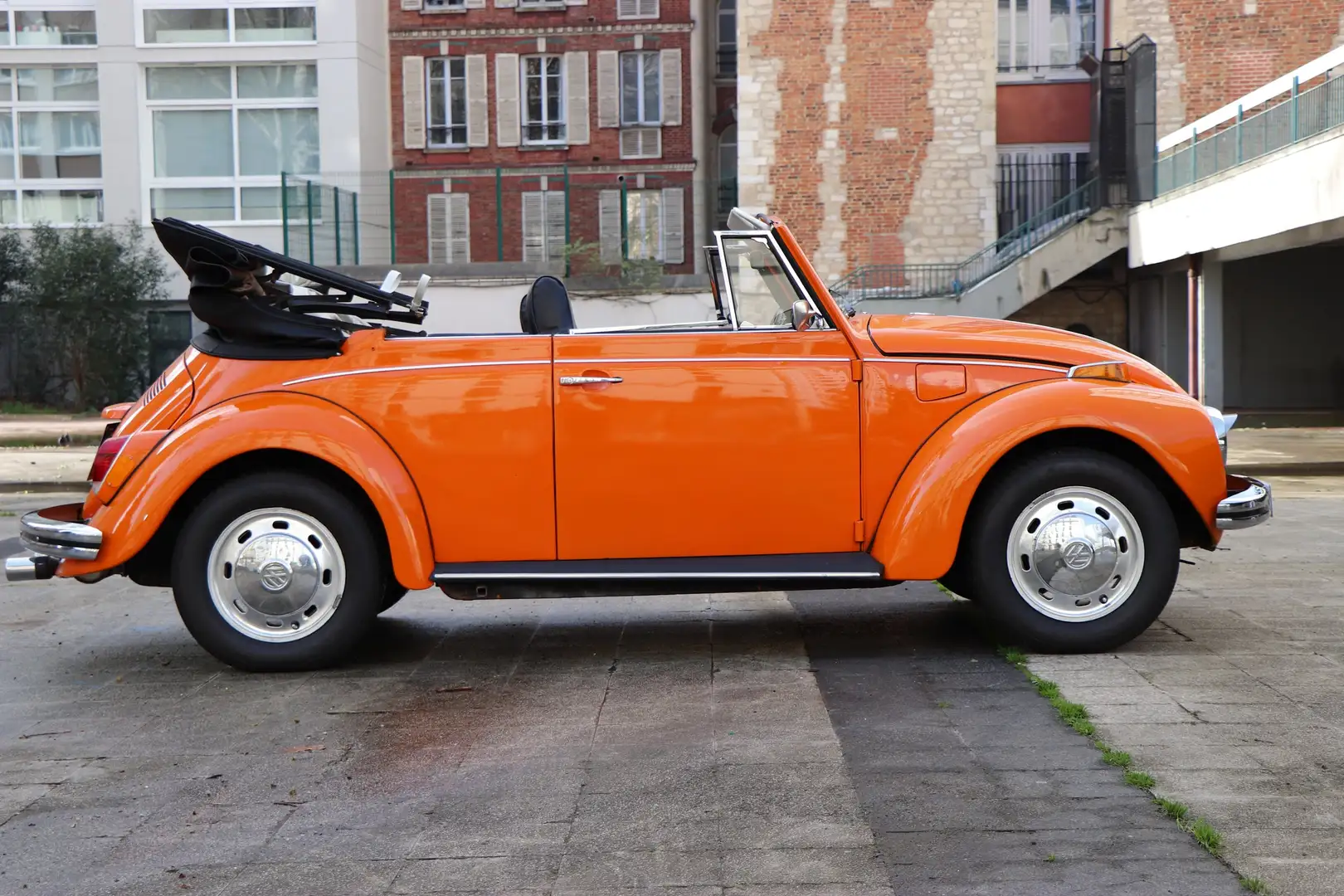 Volkswagen Beetle cabriolet Orange - 2