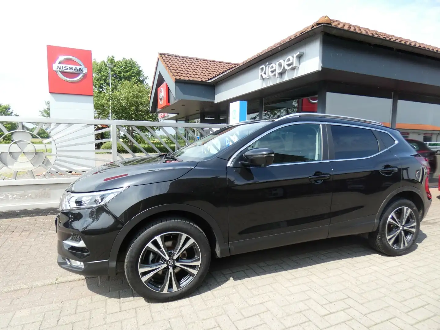 Nissan Qashqai N-Connecta Schwarz - 1