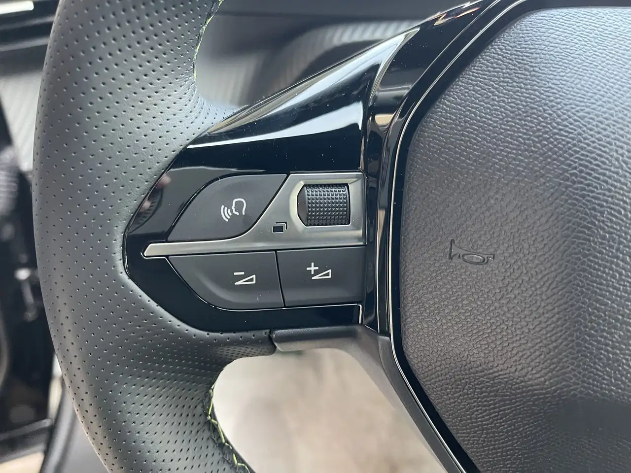 Peugeot 2008 1.2 hybrid GT 145cv e-dcs6 - KM0 16