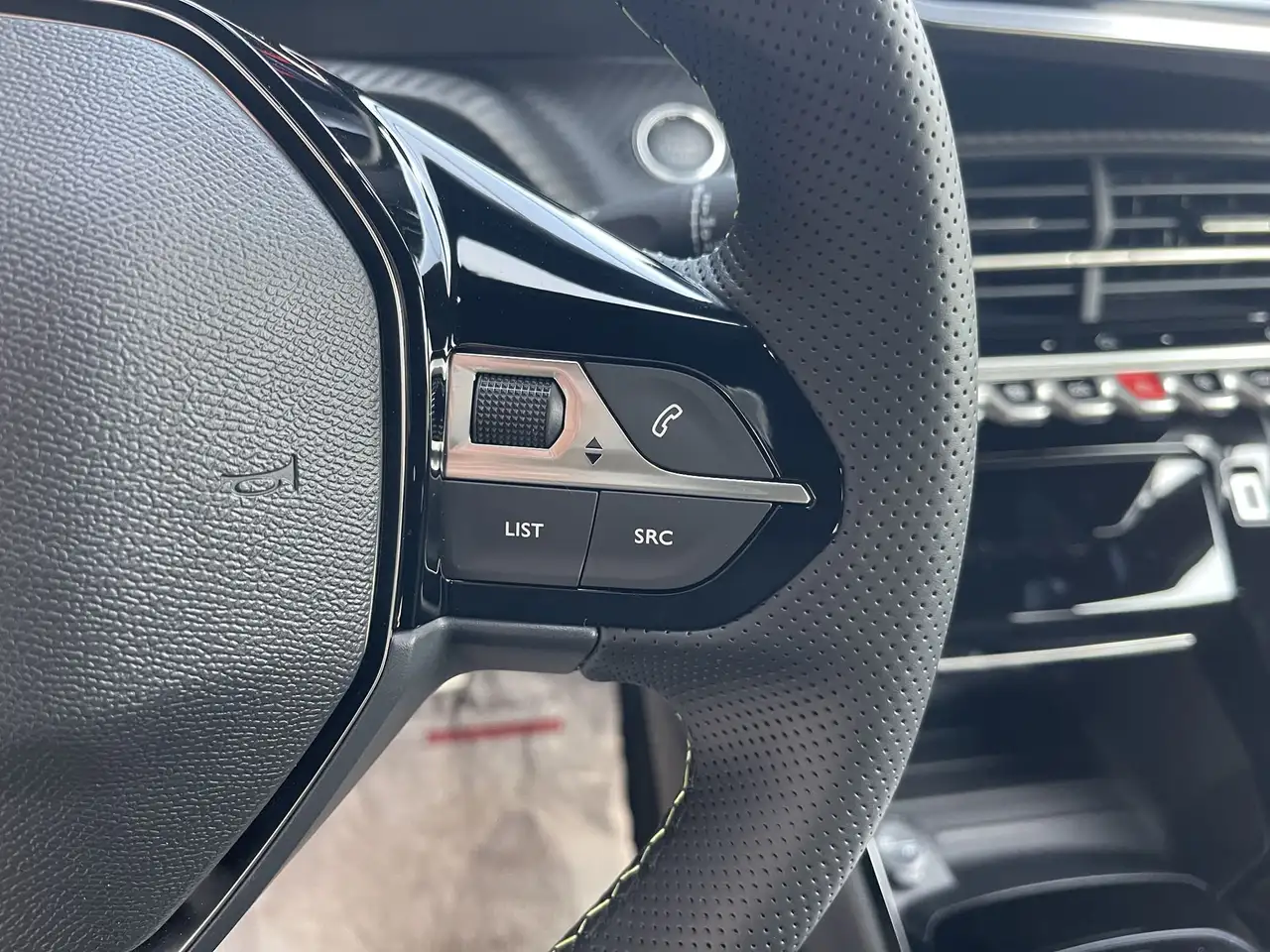 Peugeot 2008 1.2 hybrid GT 145cv e-dcs6 - KM0 17