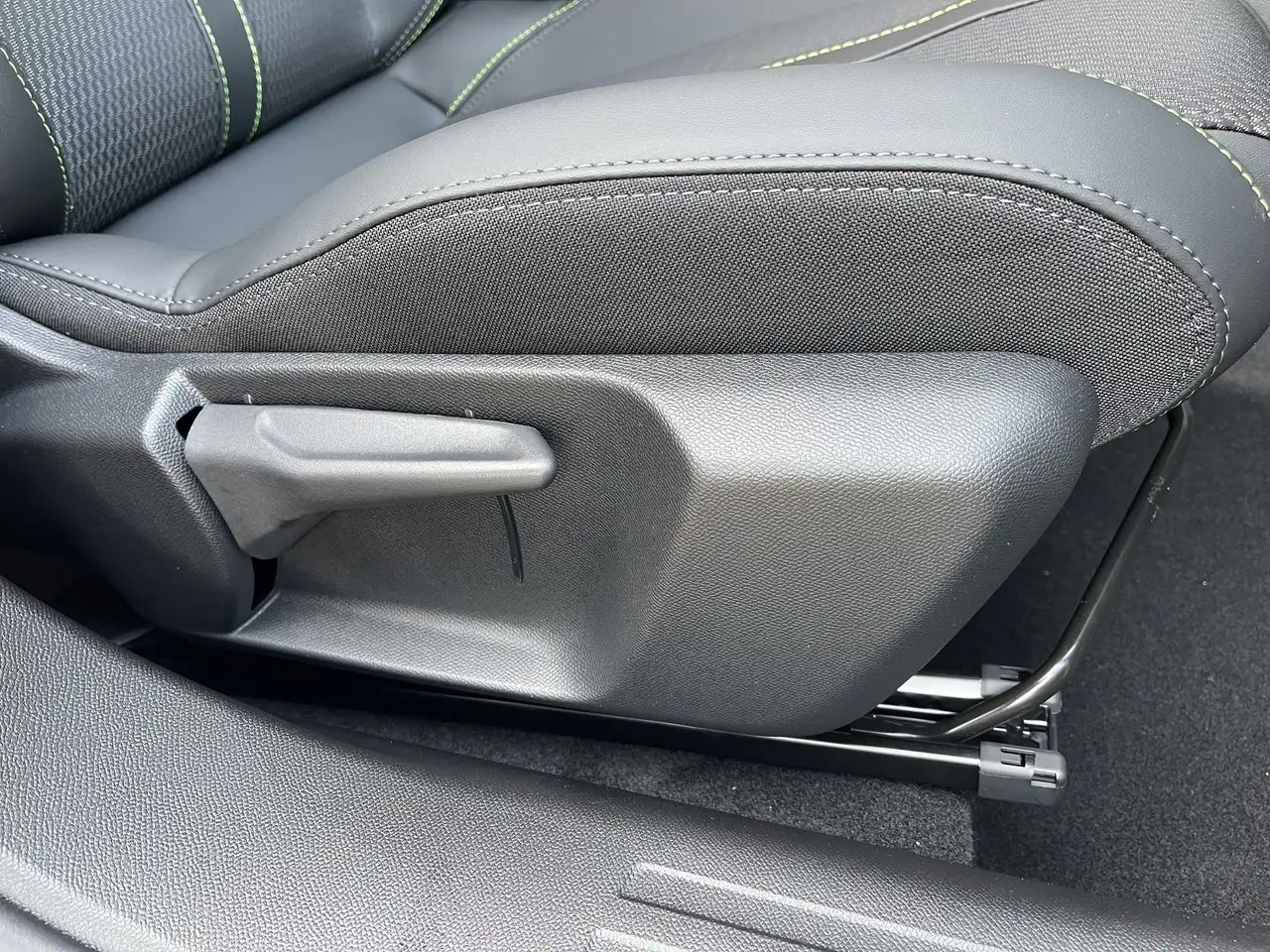 Peugeot 2008 1.2 hybrid GT 145cv e-dcs6 - KM0 34
