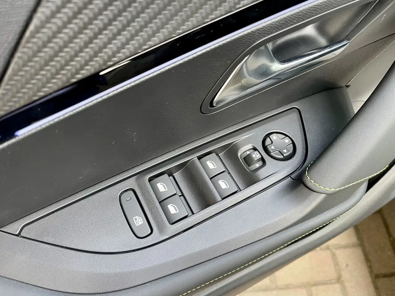 Peugeot 2008 1.2 hybrid GT 145cv e-dcs6 - KM0 31