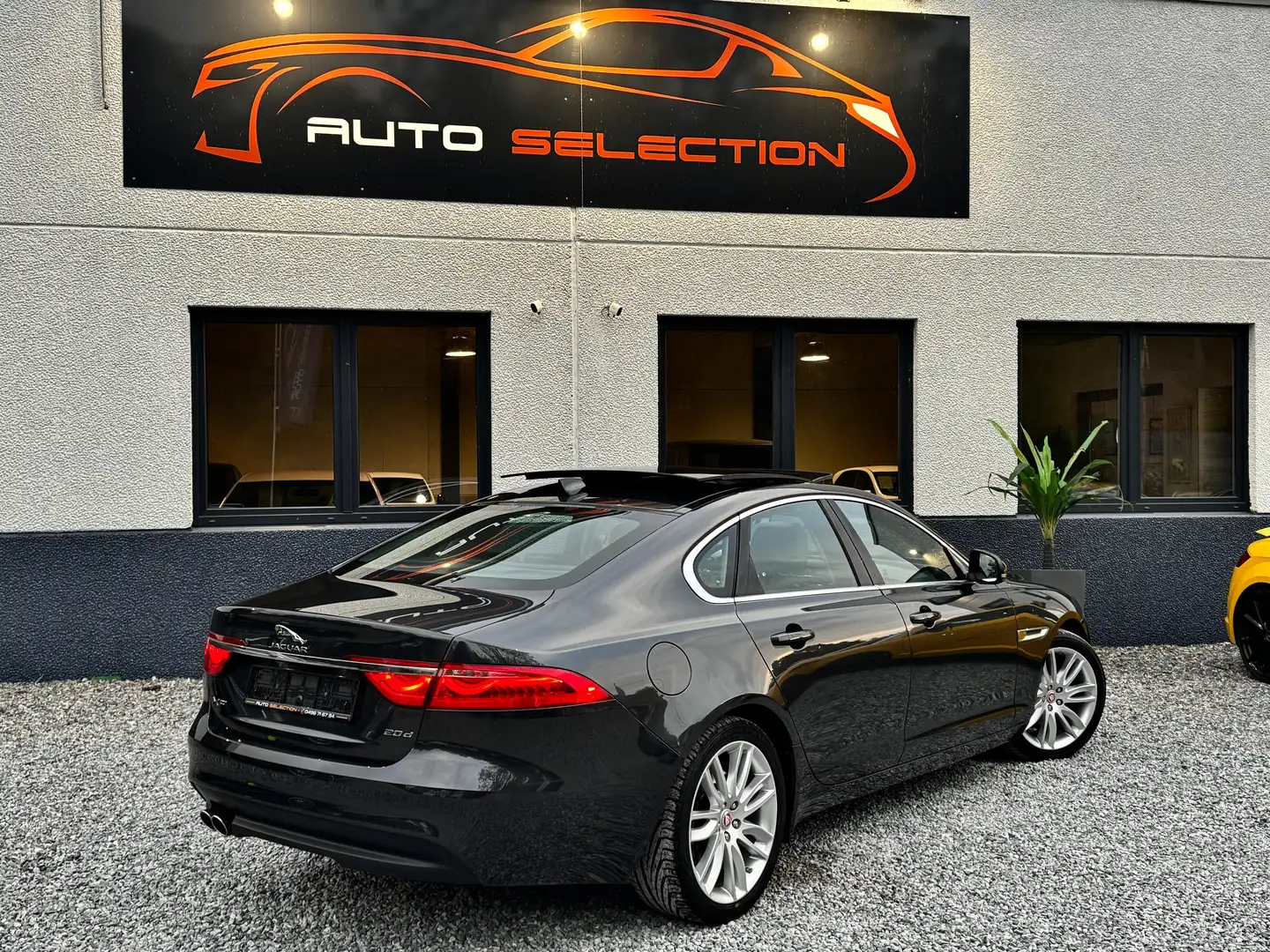Jaguar XF 2.0D Prestige - PANO - FULL LED - CAMERA - HUD Noir - 2