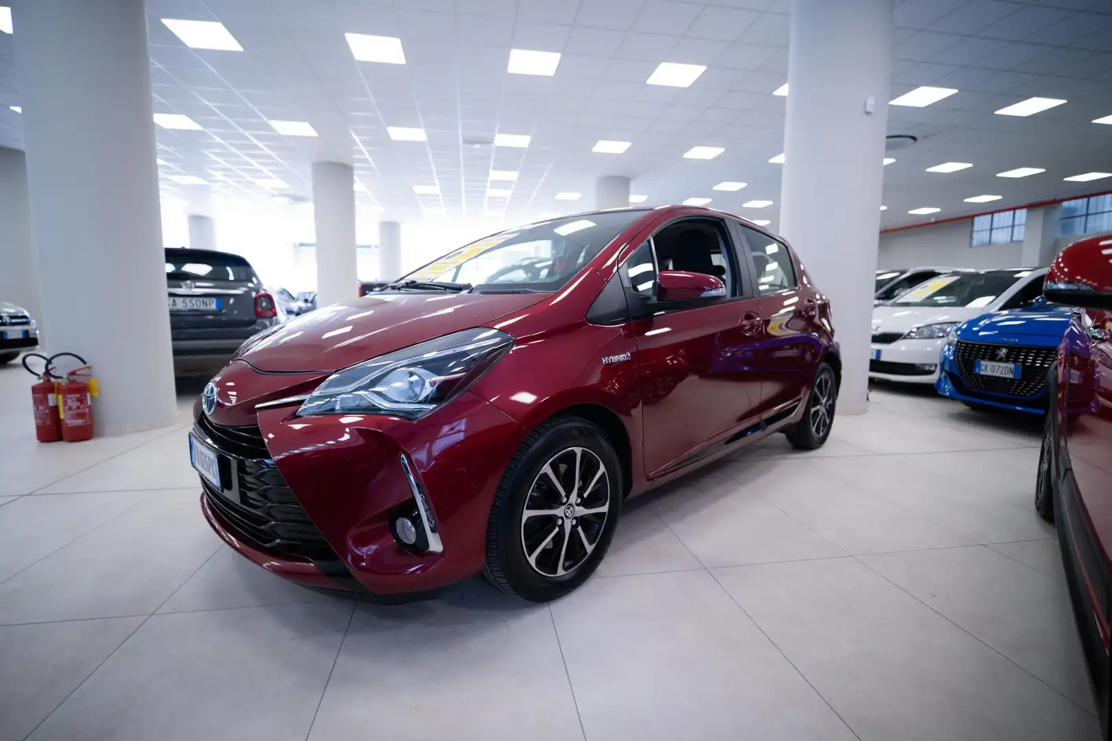 Toyota Yaris 1.5h Trend Red Edition - 1