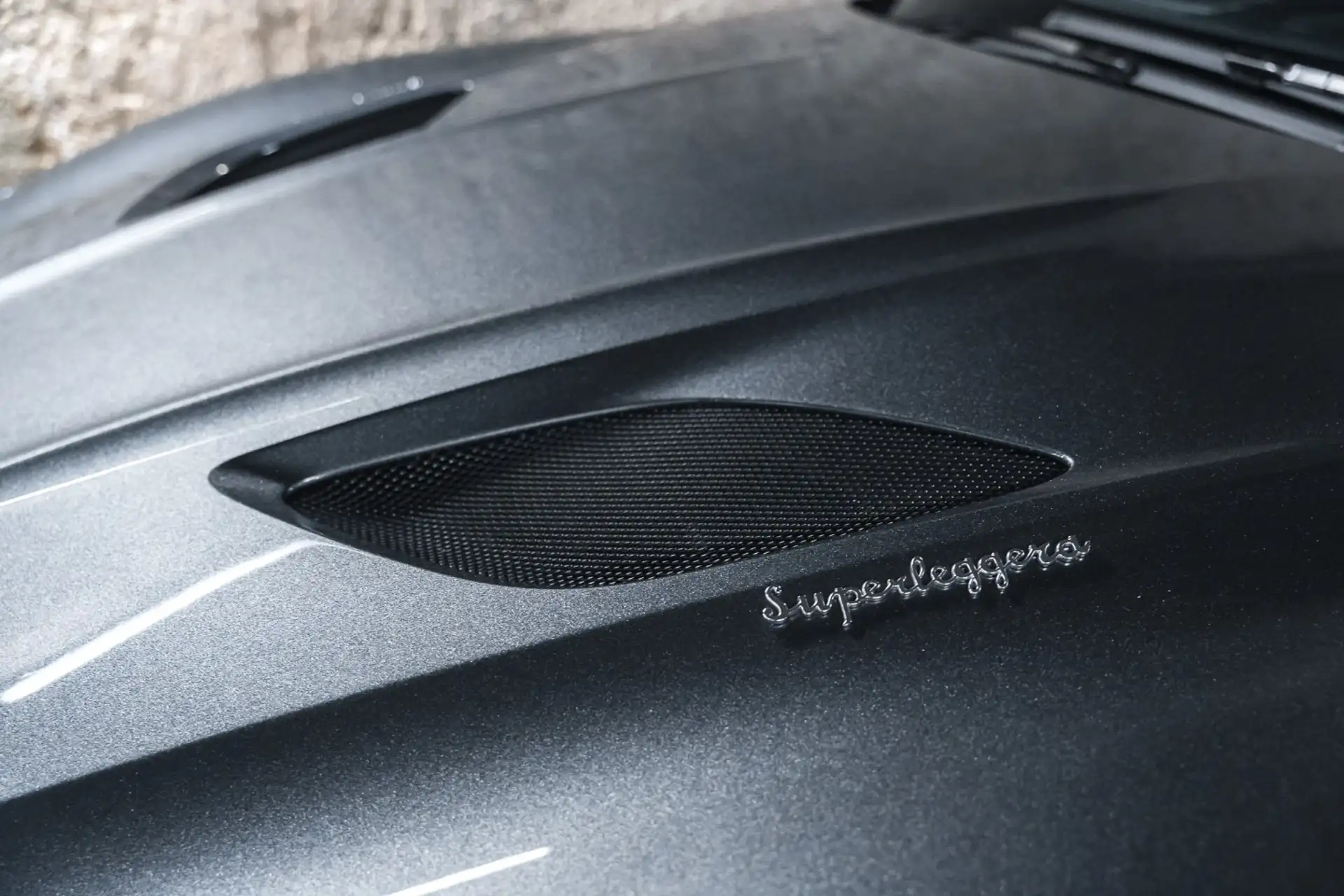 애스턴마틴 V12 Speedster 2018 건메탈 사진 4