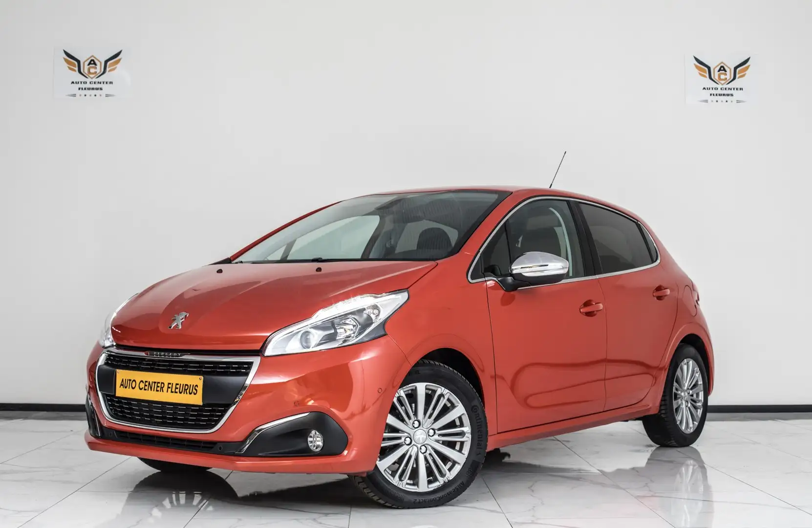 Peugeot 208 1.2i / Boite automatique / 46.000km Oranje - 1