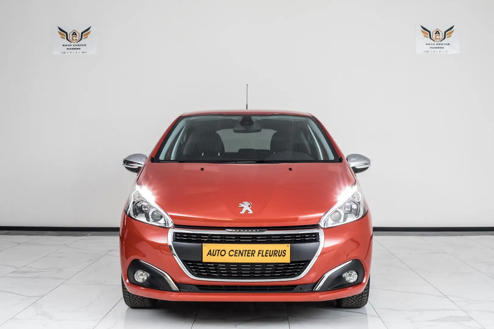 Peugeot 208 1.2i / Boite automatique / 46.000km Oranje - 2