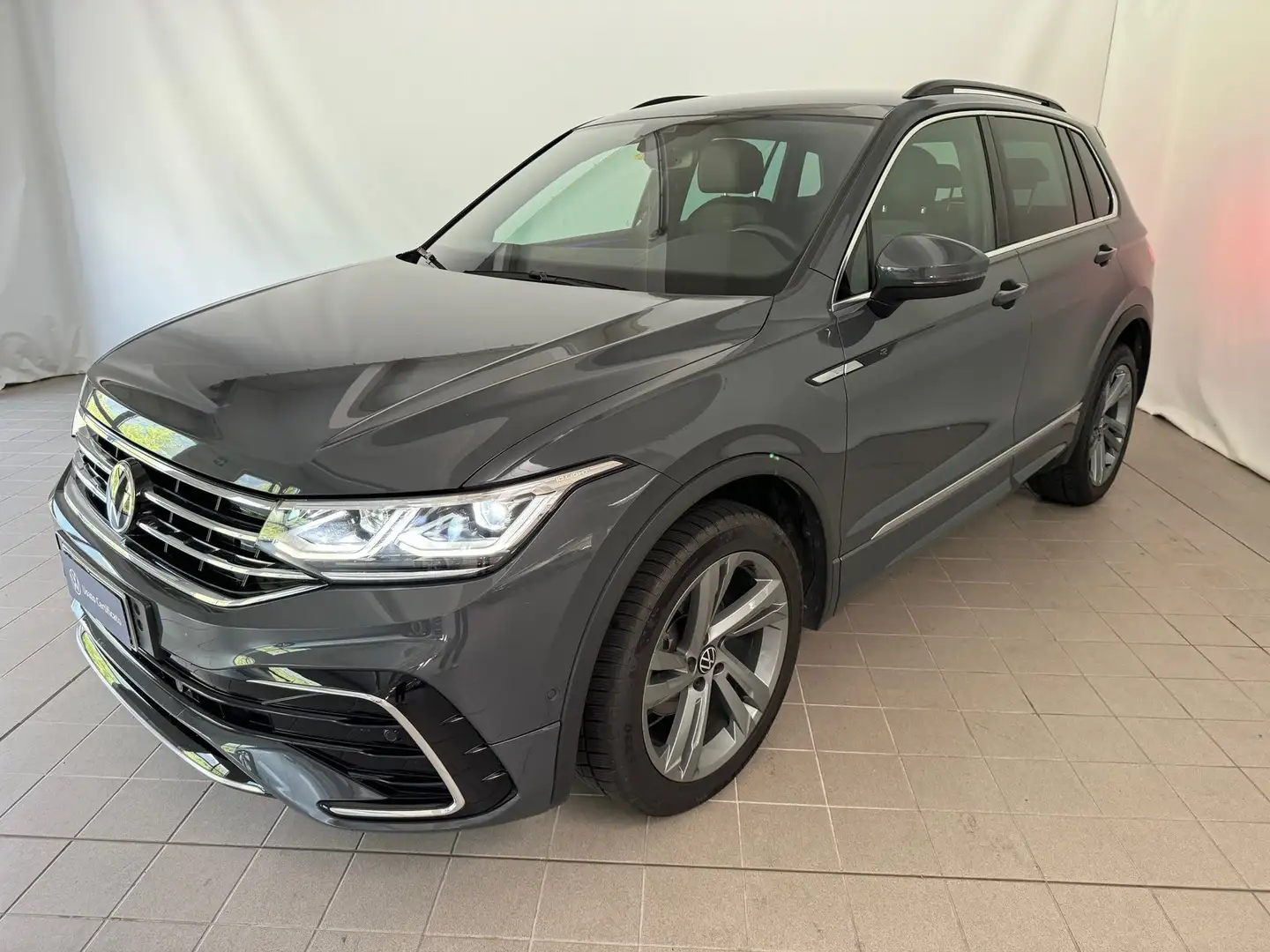 Volkswagen Tiguan 2.0 tdi r-line 4motion 150cv dsg Gris - 1