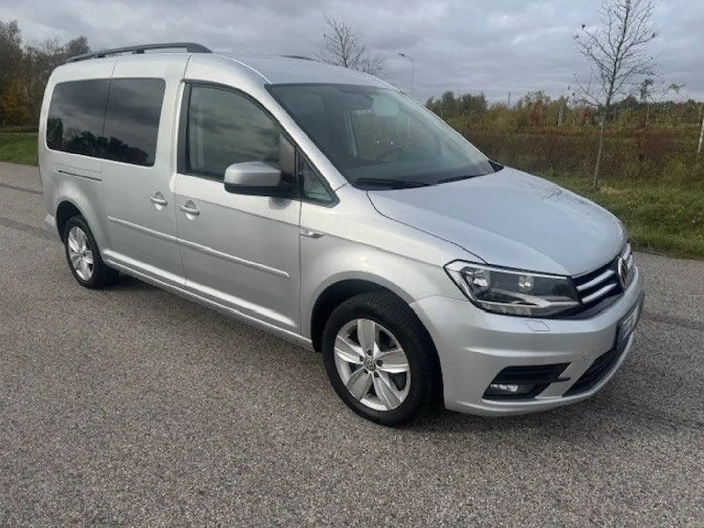 Volkswagen Caddy PKW Maxi Comfortline BMT Silber - 1