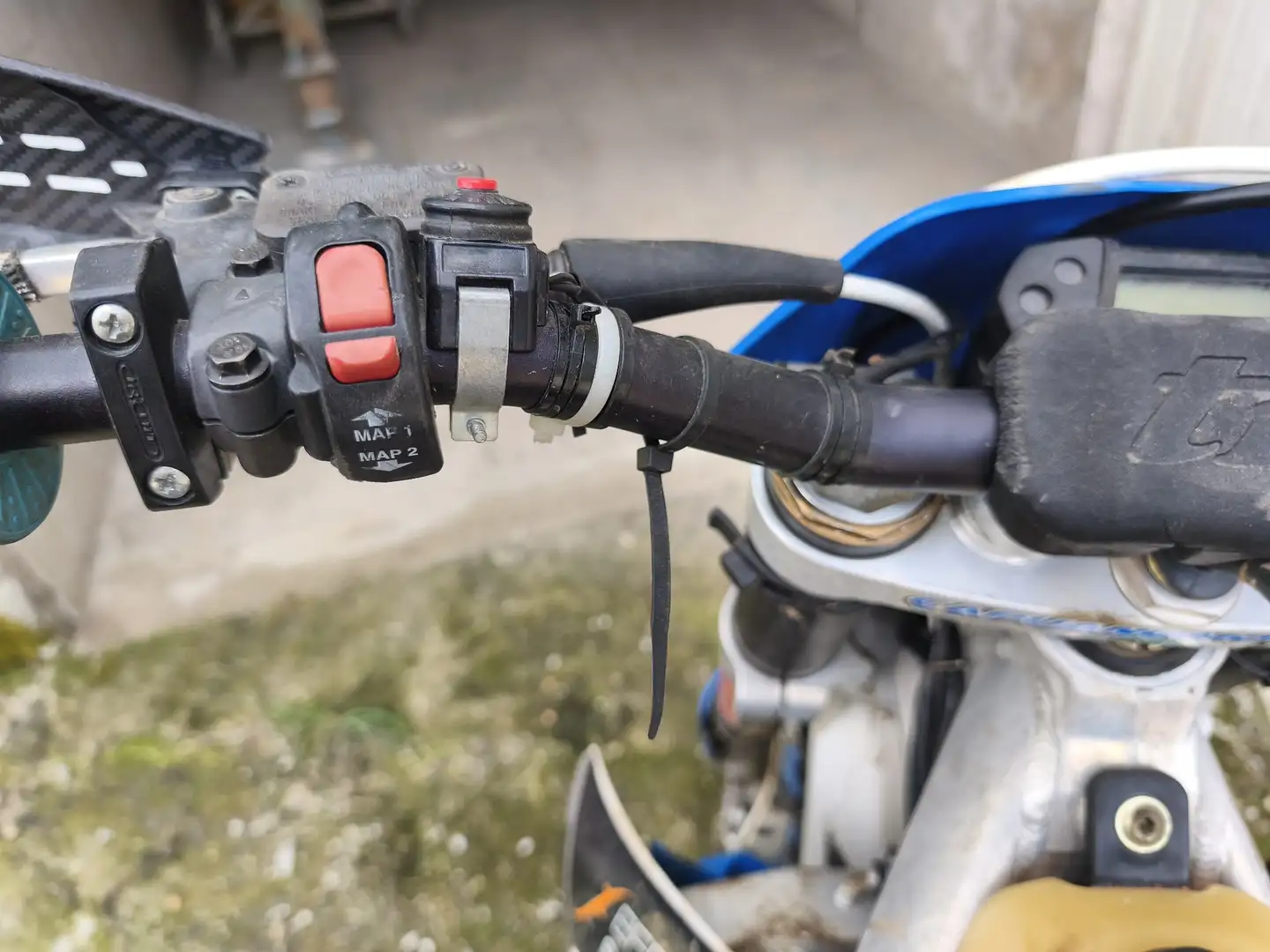 TM EN 300 2T Kék - 2