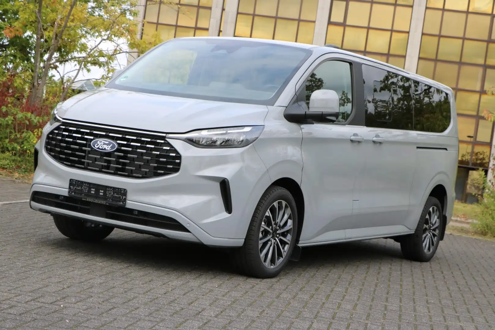 Ford Tourneo Titanium X AWD Ex Paket Sthzg AHK Grau - 1