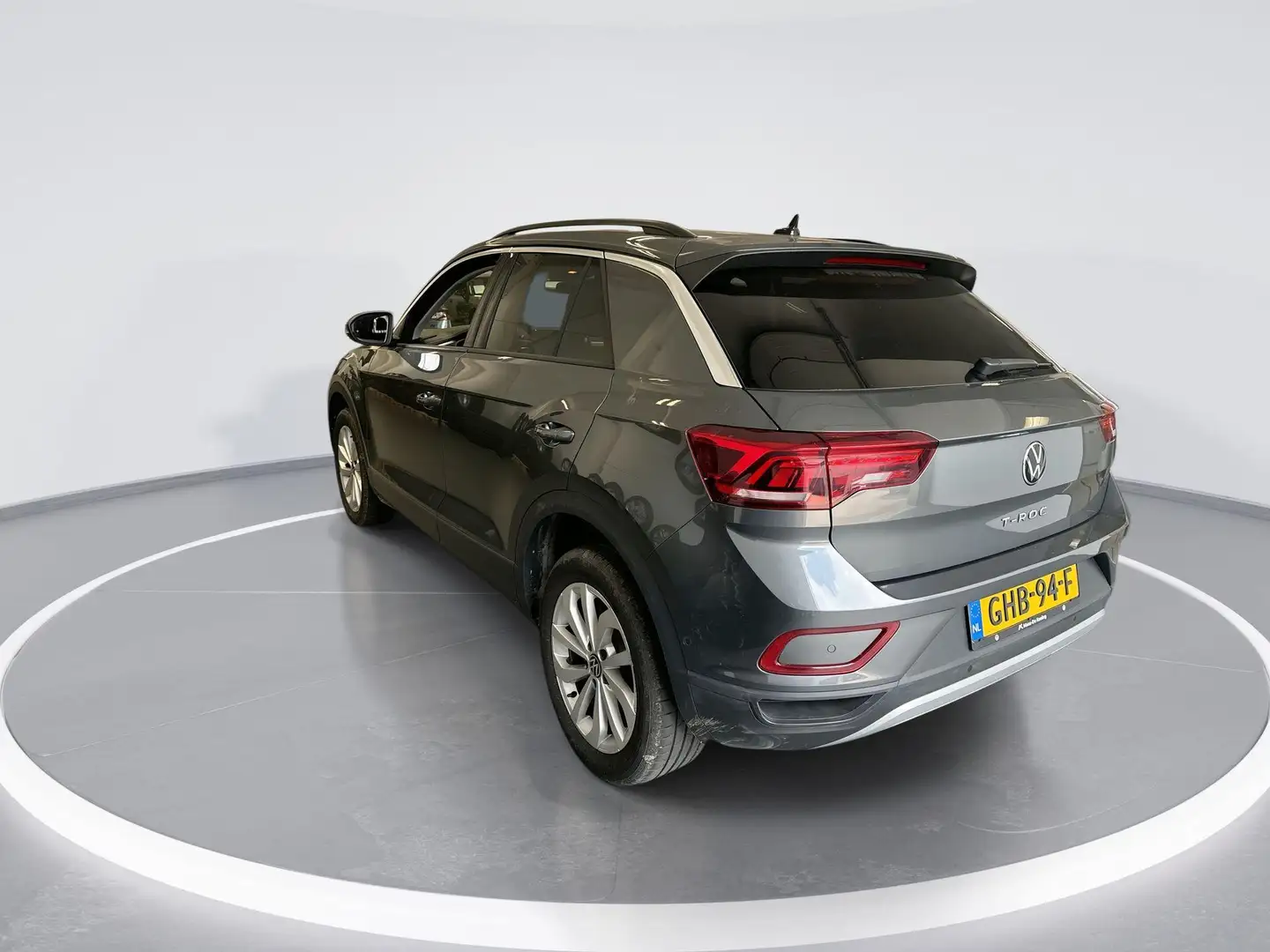 Volkswagen T-Roc 1.5 Tsi 150pk DSG Life Edition · Camera · Keyless Grijs - 2