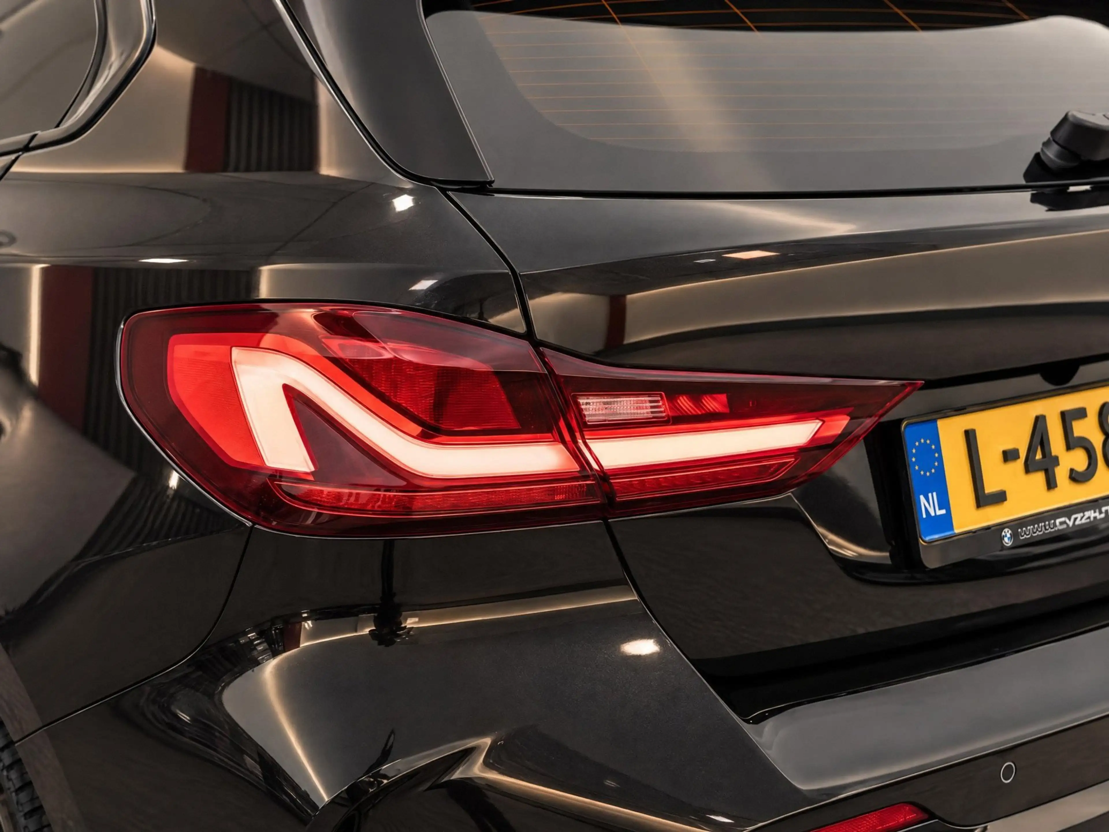 BMW 120 1-serie 120i High Executive | M-Sport Shadow | Pan — photo 12