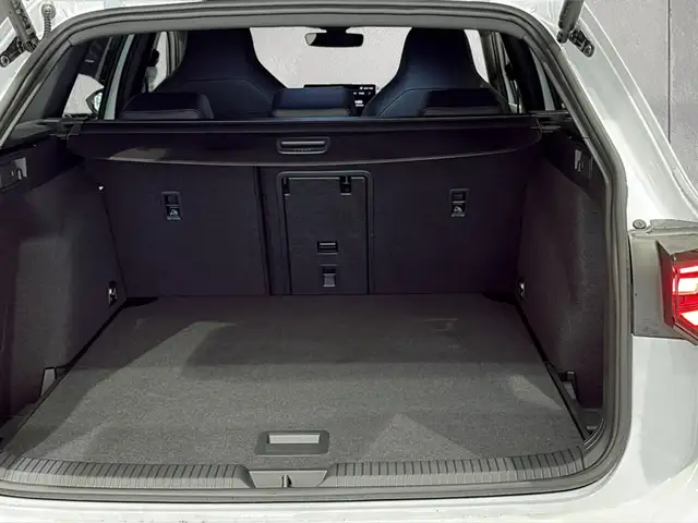 Volkswagen Golf view 13