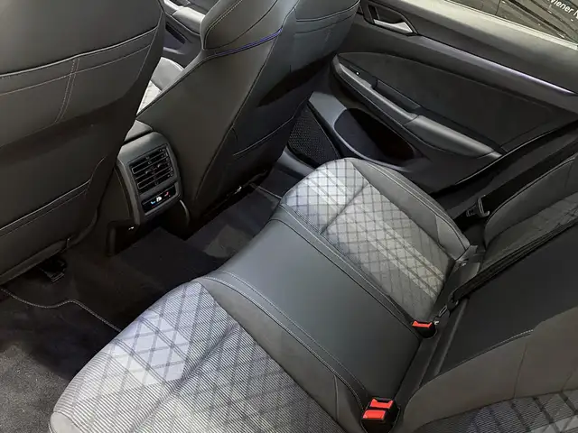 Volkswagen Golf view 11