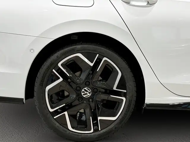Volkswagen Golf view 6
