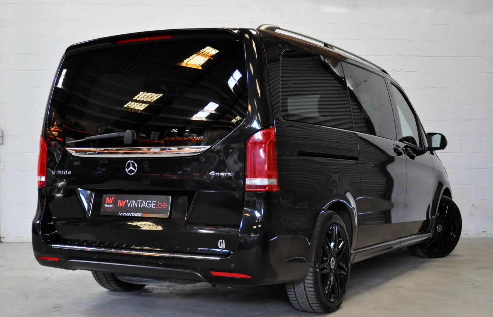 Mercedes-Benz V 300 239cv d 4-Matic MWB 6 Places * AMG LINE * Noir - 2