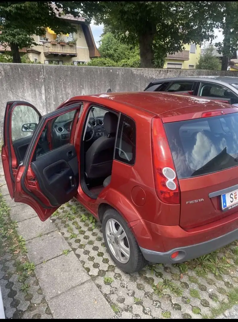 Ford Fiesta Ambiente 1,3 8V Rot - 1