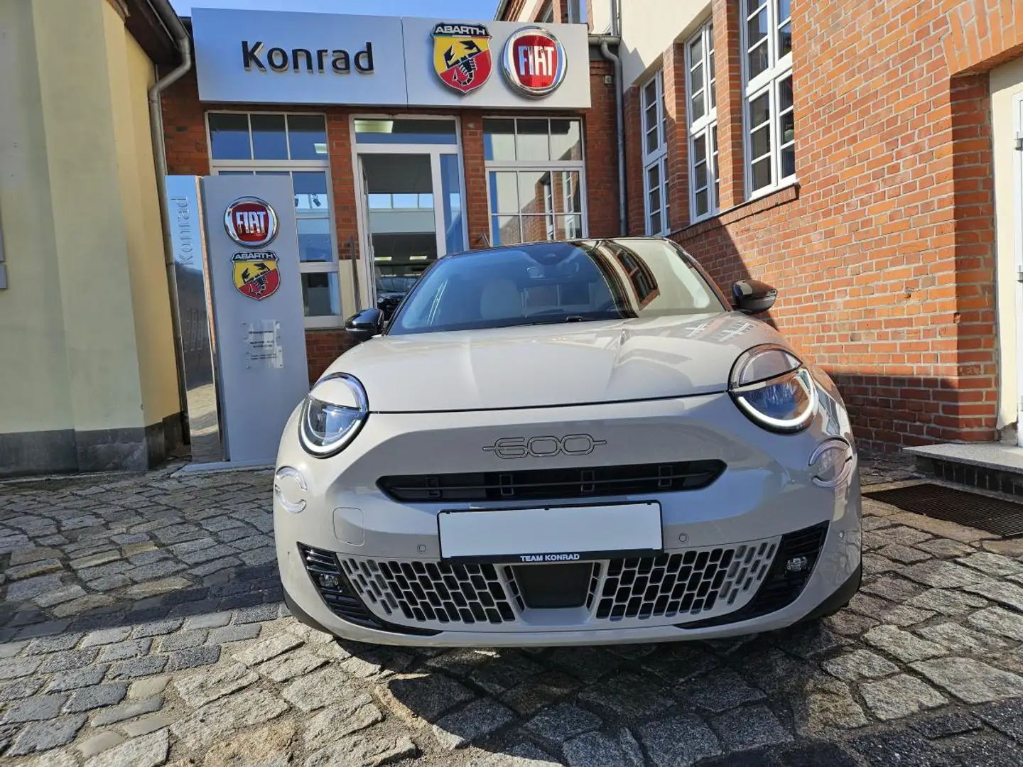 Fiat 600 LA Prima -sofort verfügbar - Vollaustattung Beige - 2