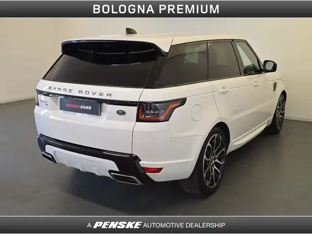 Land Rover Range Rover Sport view 2
