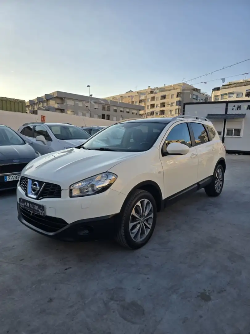 Nissan Qashqai Q+2 1.6dCi Acenta 4x2 Weiß - 1