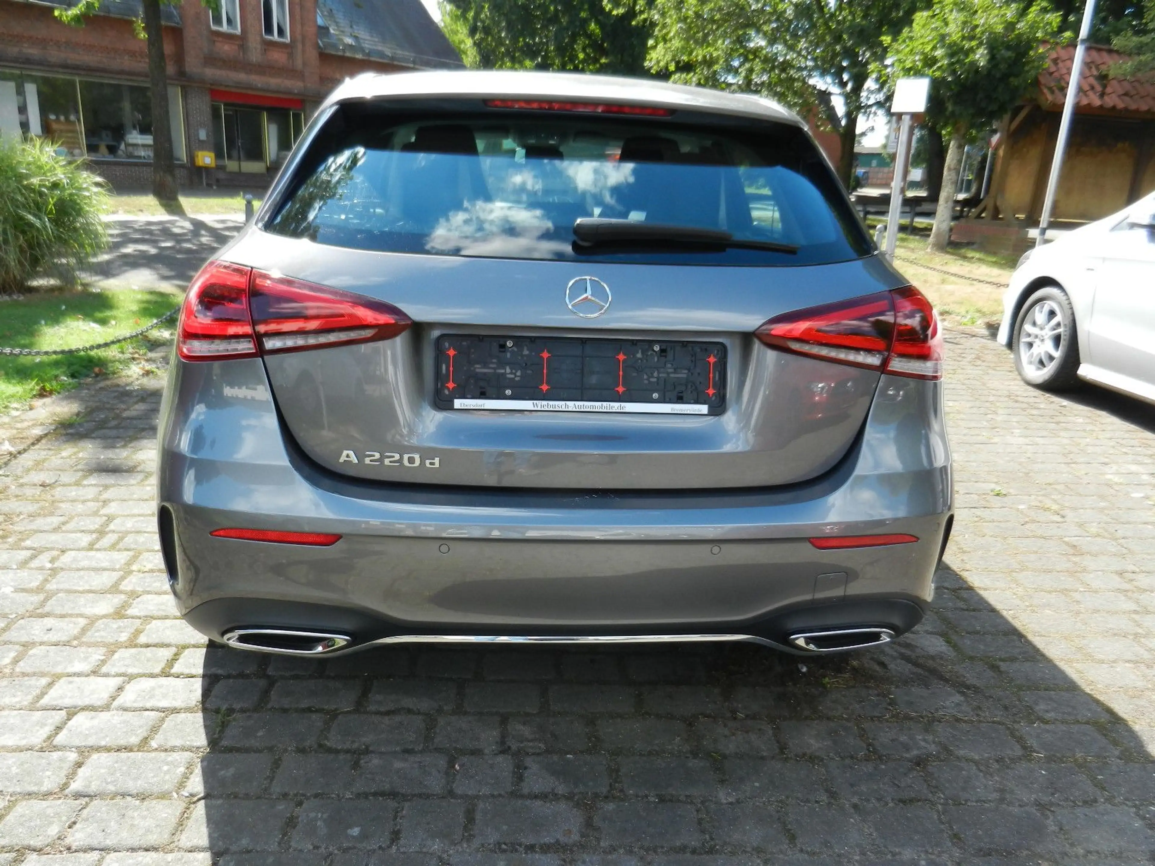 Mercedes-Benz A 220 d DCT AMG Klima Alu Navi Kamera Leder — photo 4