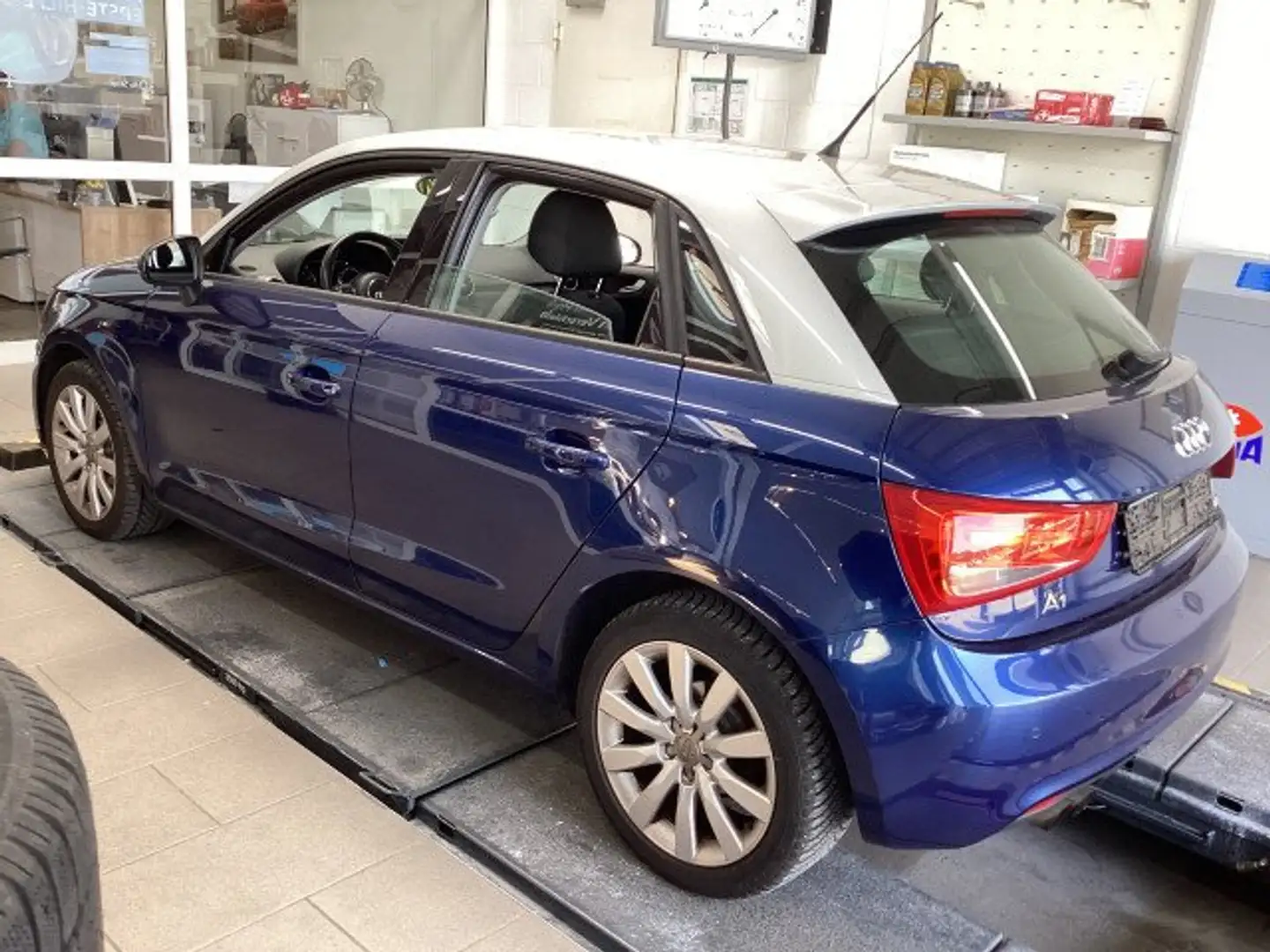 Audi A1 attraction*Bluetooth*Einparkhilfe hinten* USB Blu/Azzurro - 1