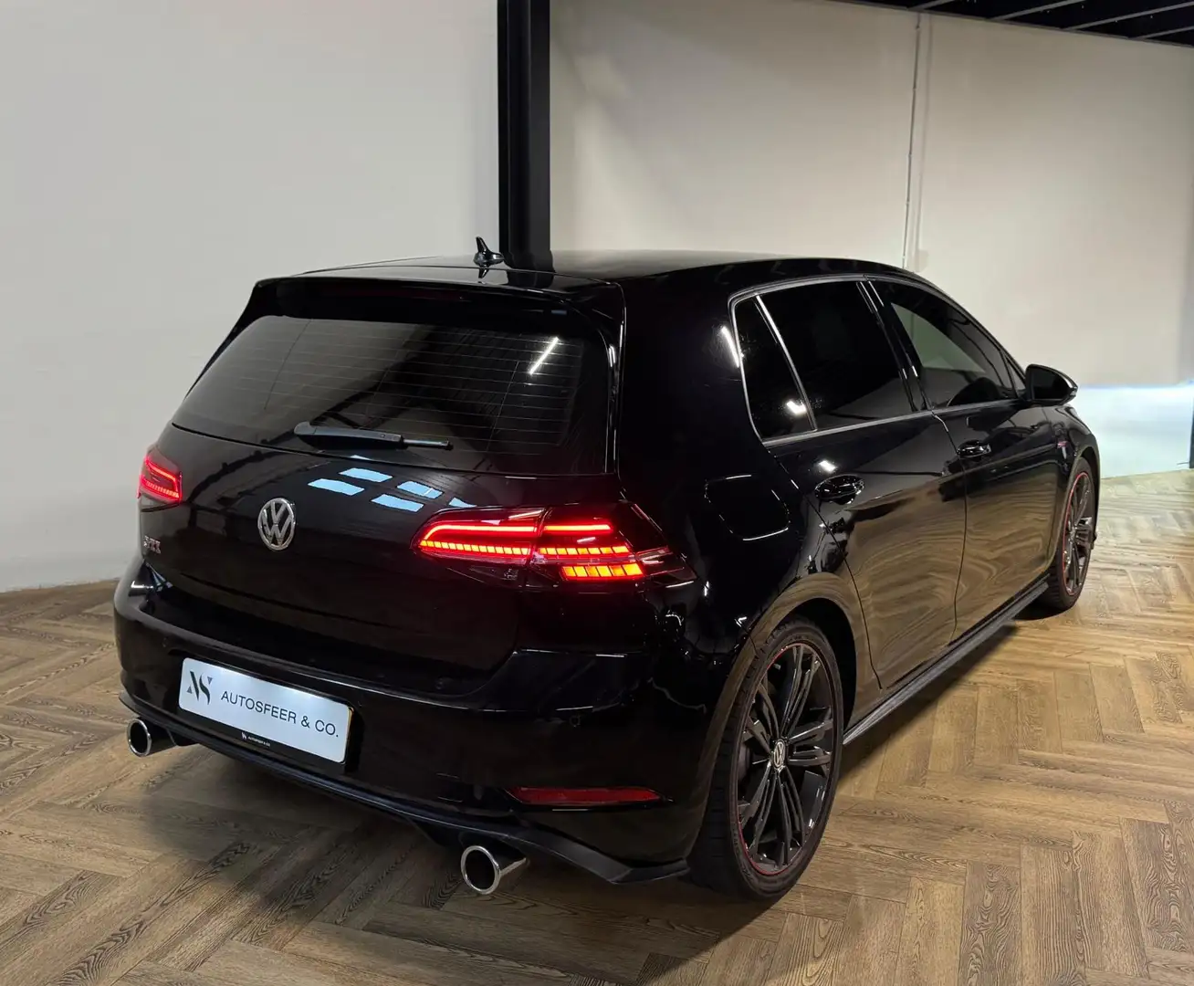 Volkswagen Golf GTI 2.0 TSI Performance ACC KEYLESS' Zwart - 2