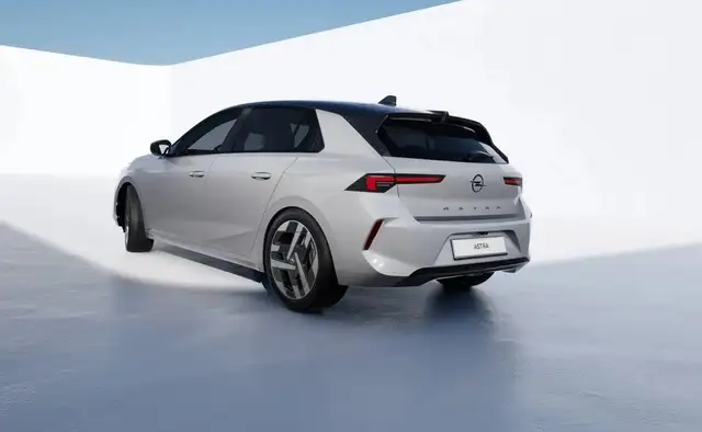 Opel Astra view 4