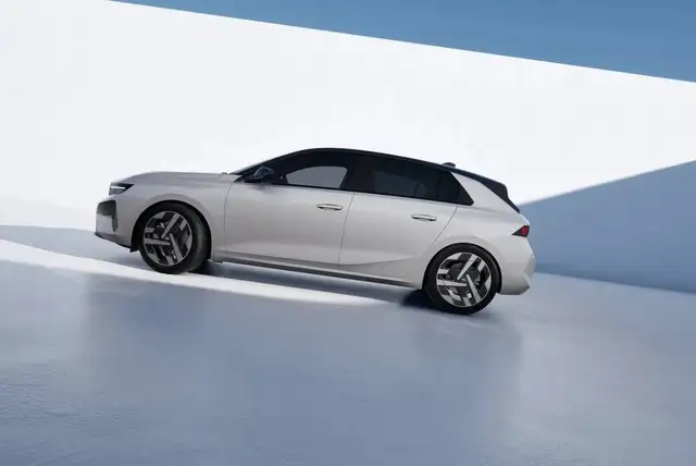 Opel Astra view 8