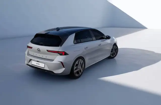 Opel Astra view 5